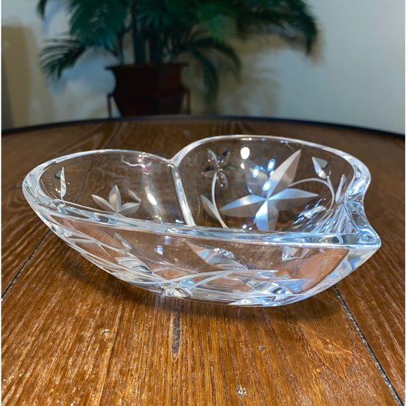 Mikasa Mon Amour Etched Flowers Crystal Heart Bowl Candy Dish - Picture 9 of 9